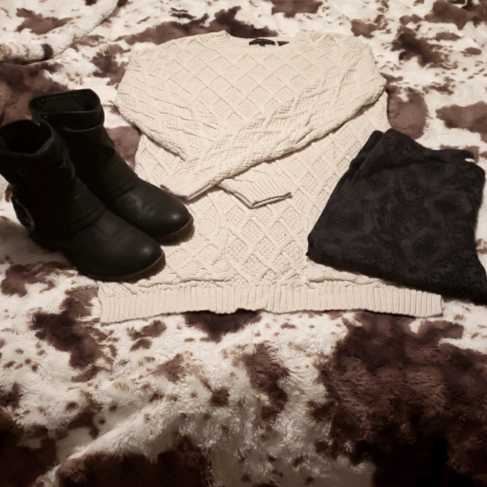Beige Sweater with pockets in front